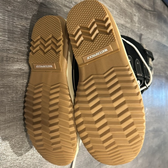 Sorel Joan of Arctic boot with chevron fleece trim - Picture 4 of 9